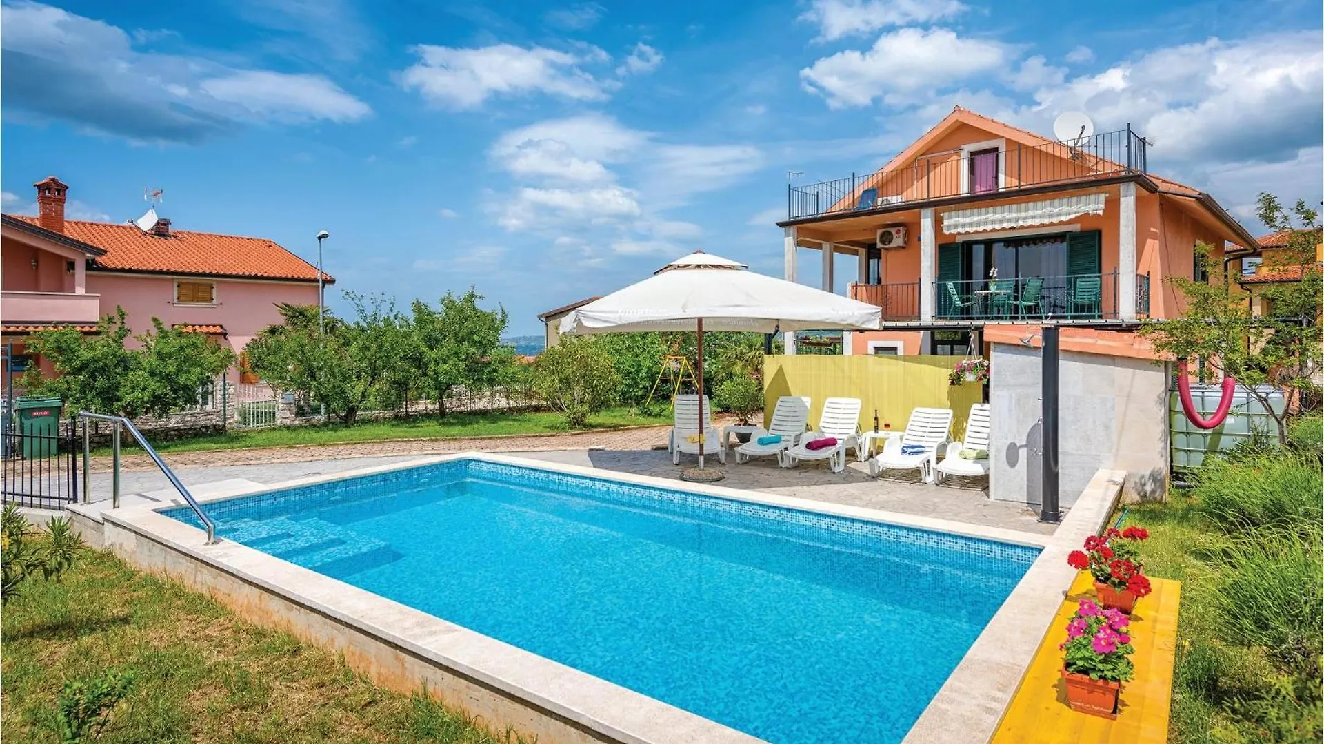 1 Bedroom Stunning Apartment In Kastel location