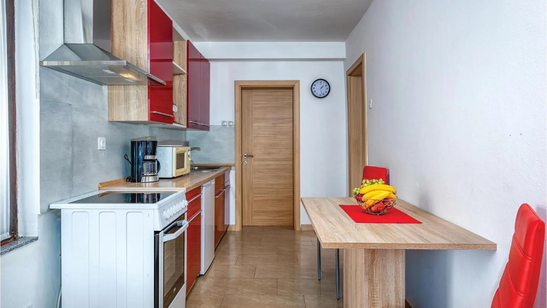 1 Bedroom Stunning Apartment In Kaštel 0*,  Croácia