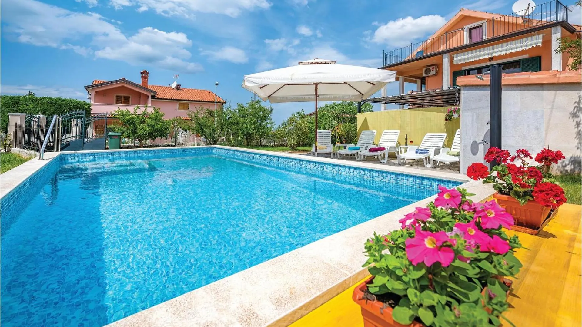 1 Bedroom Stunning Apartment In Kaštel Croácia